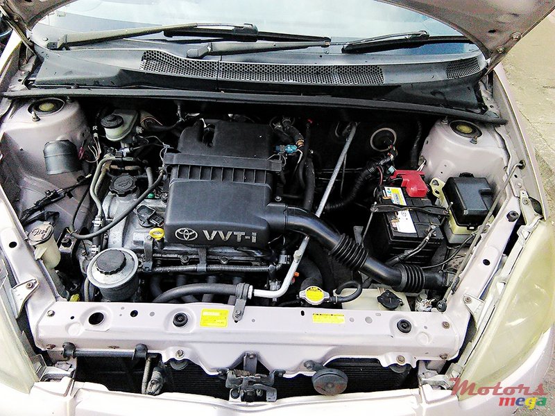 1999' Toyota Vitz photo #3