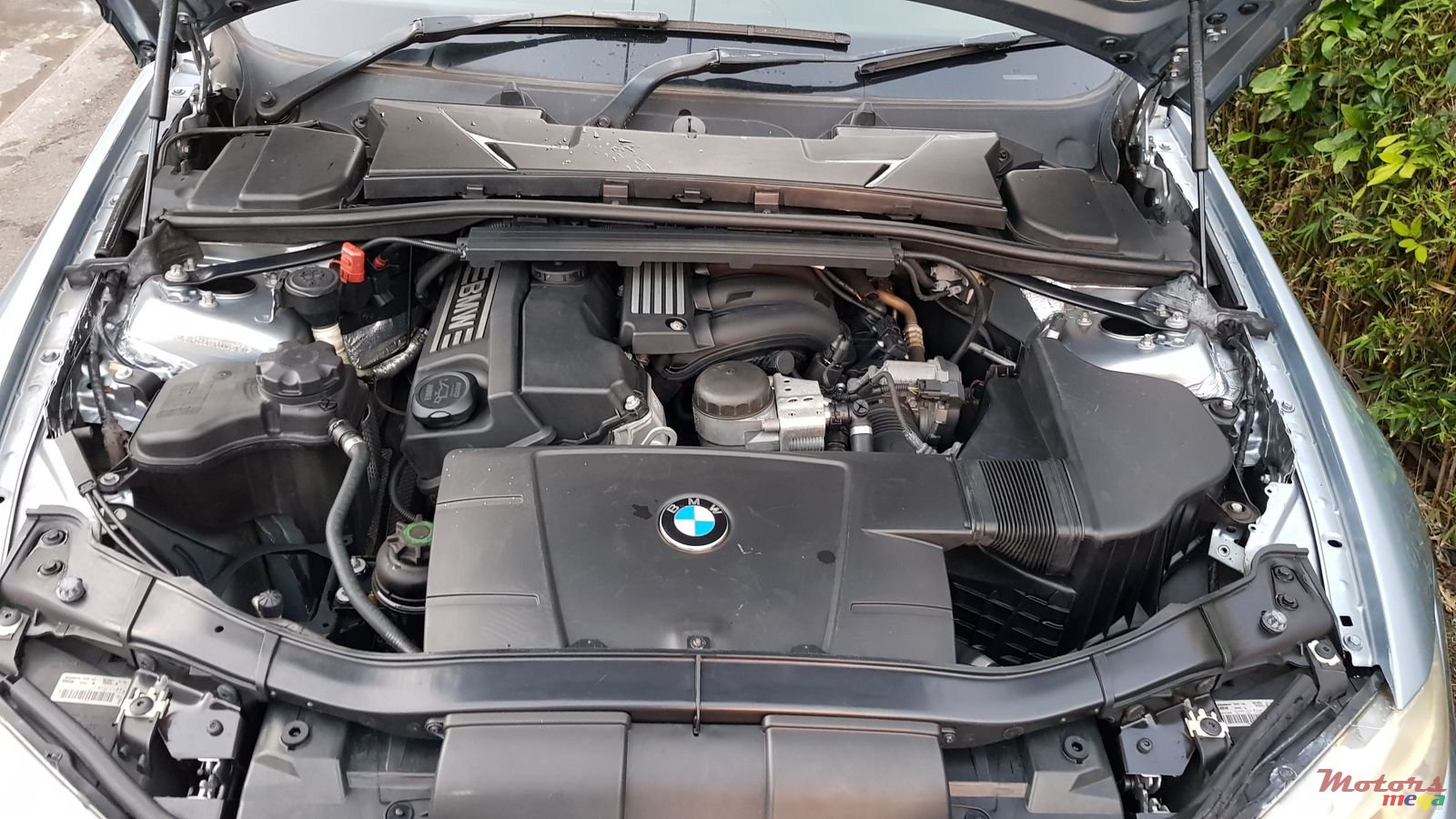 2011' BMW 320i EDITION photo #4