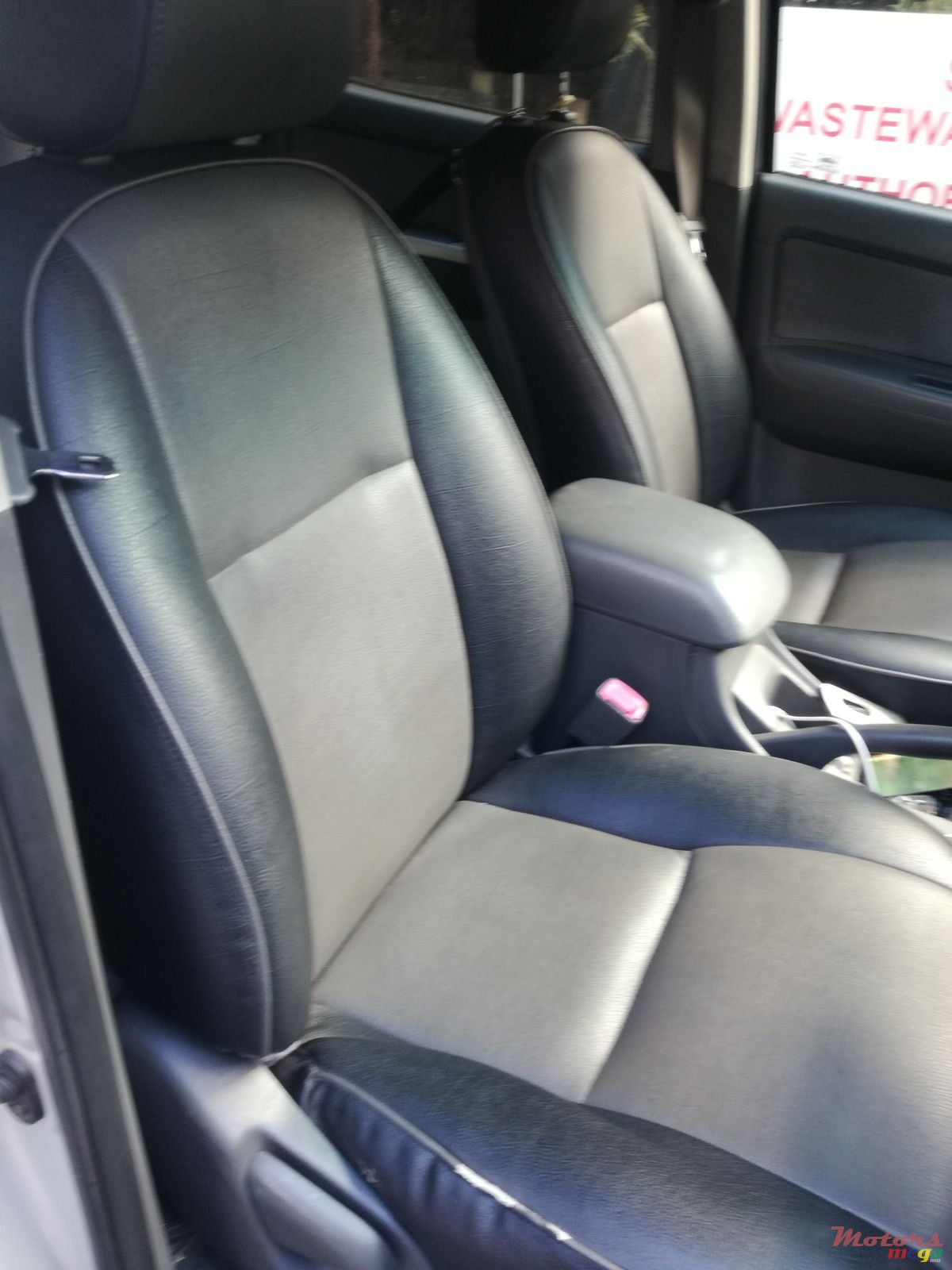 2013' Toyota Hilux photo #1