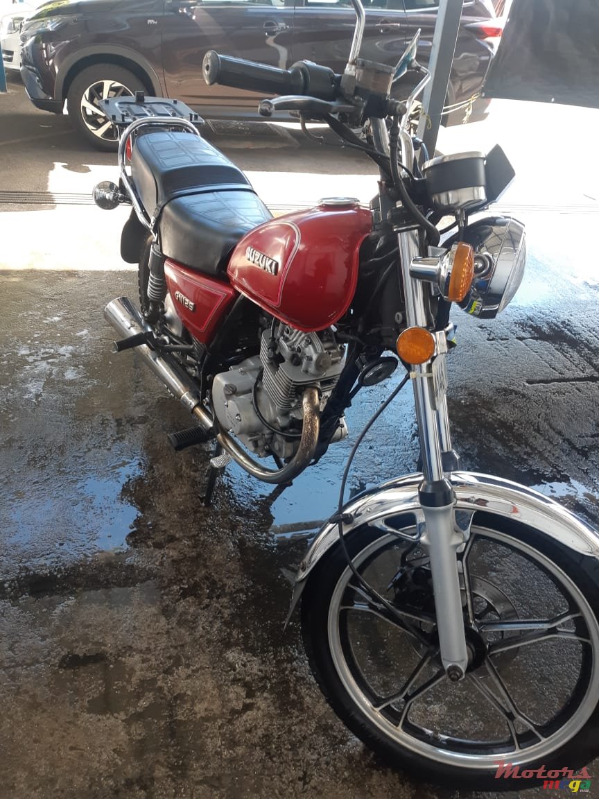 2011' Suzuki photo #4