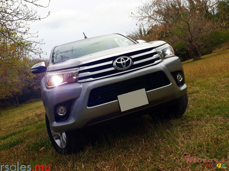 2016' Toyota Hilux 2.8 Revo 4x4 photo #2