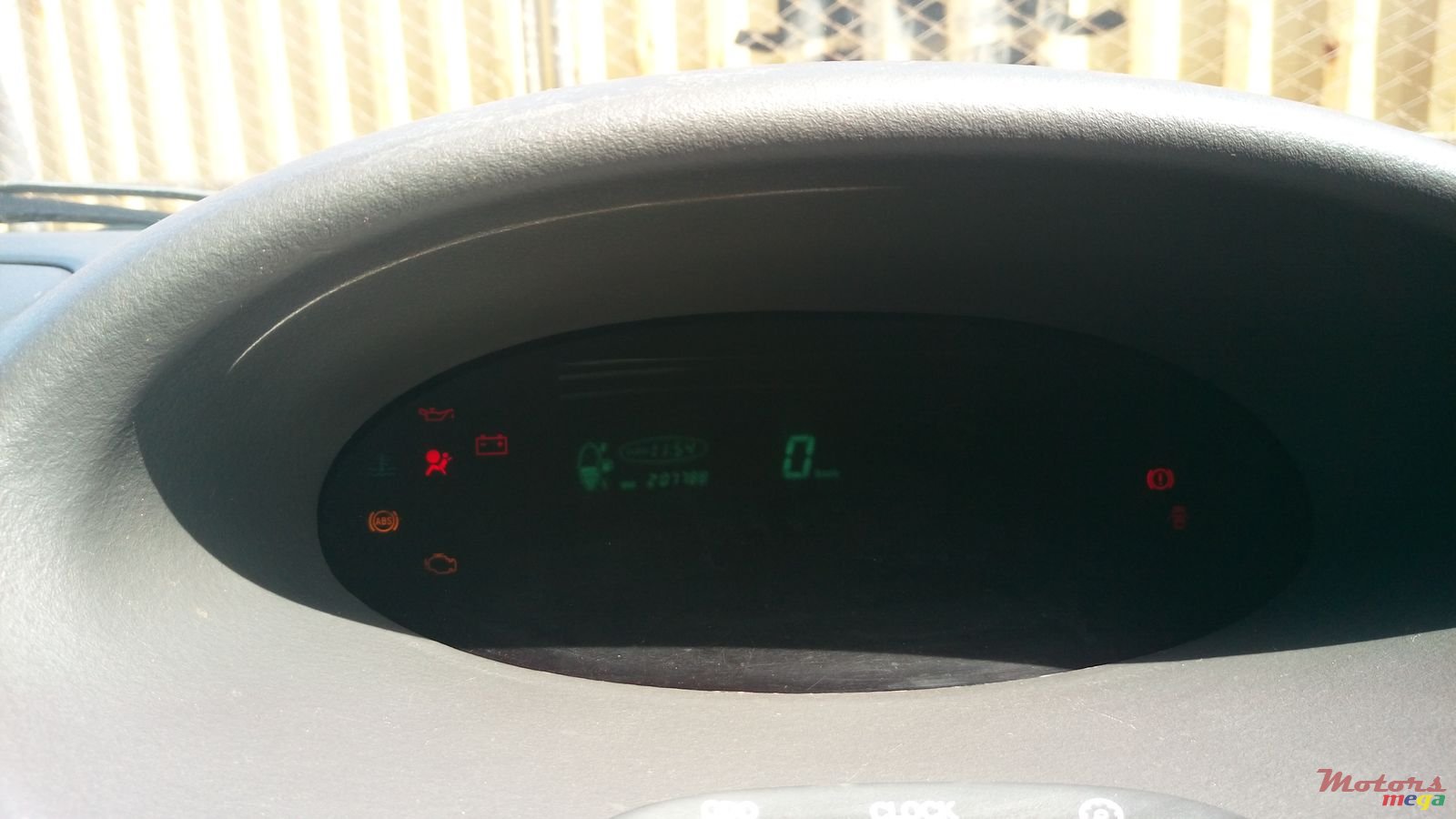 2000' Toyota Vitz Hatchback photo #4