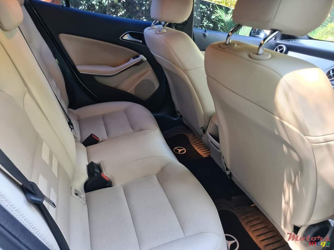 2016' Mercedes-Benz GLA-Class photo #7