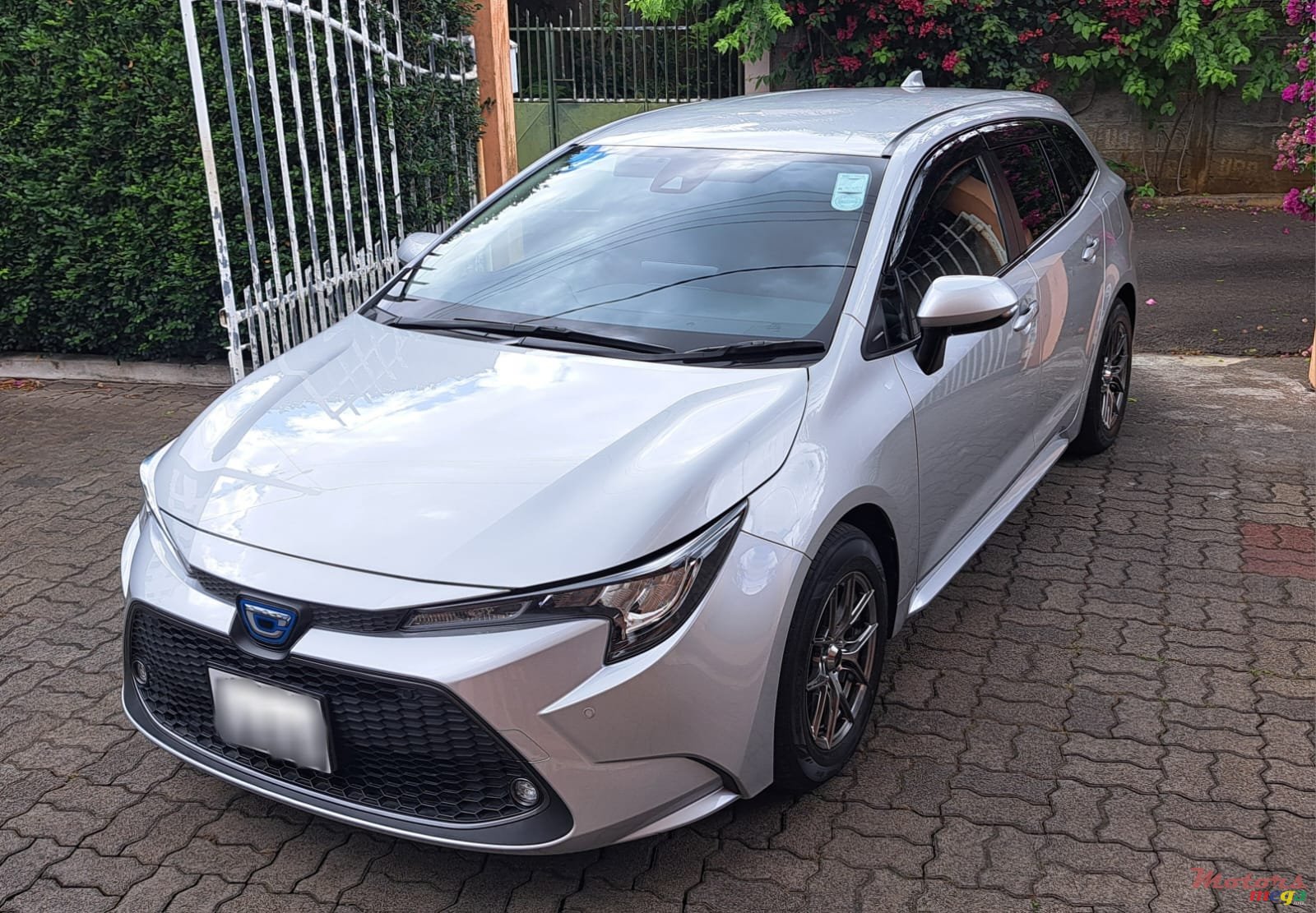 2021' Toyota Corolla Touring photo #1