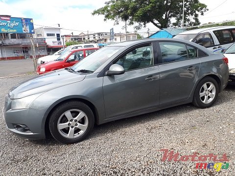 2011' Chevrolet Cruze photo #4