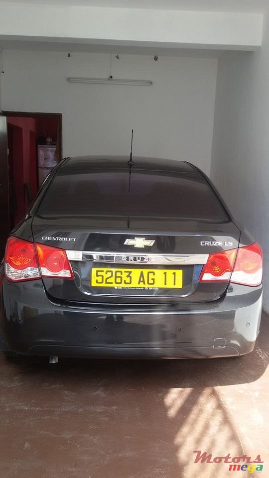 2011' Chevrolet Cruze photo #1