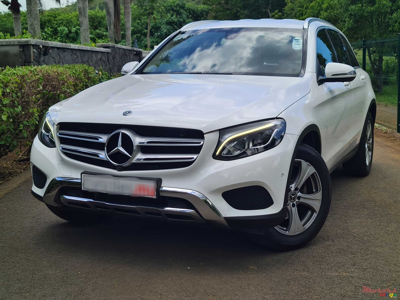 2017' Mercedes-Benz GLC 200 Avantgarde photo #1