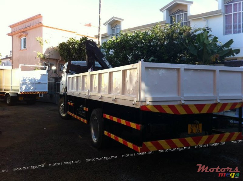 2005' Mitsubishi Lancer crane et caiss 20 pied photo #7