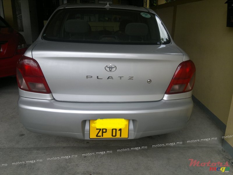 2001' Toyota PLATZ photo #2