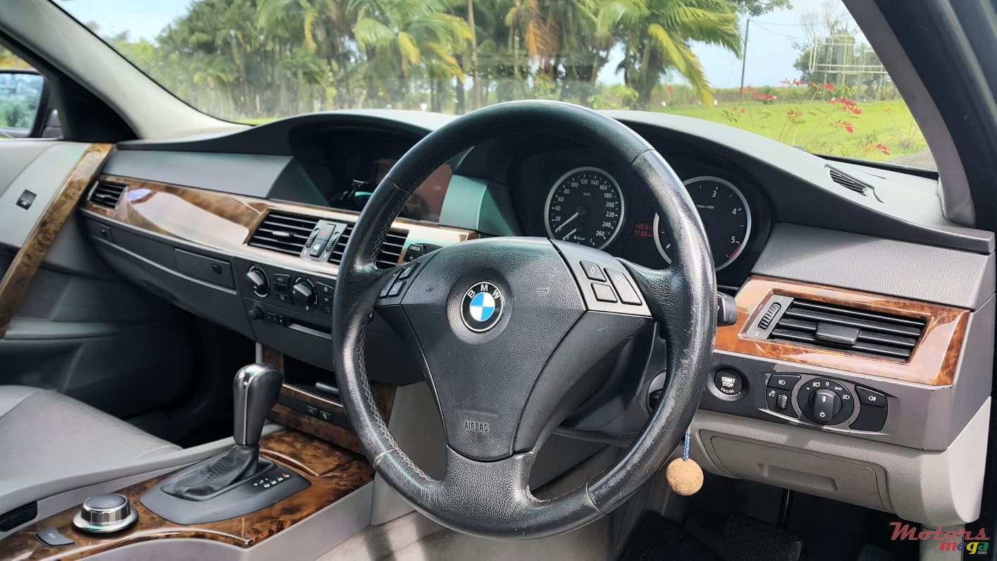 2006' BMW 5 Series 520d photo #4