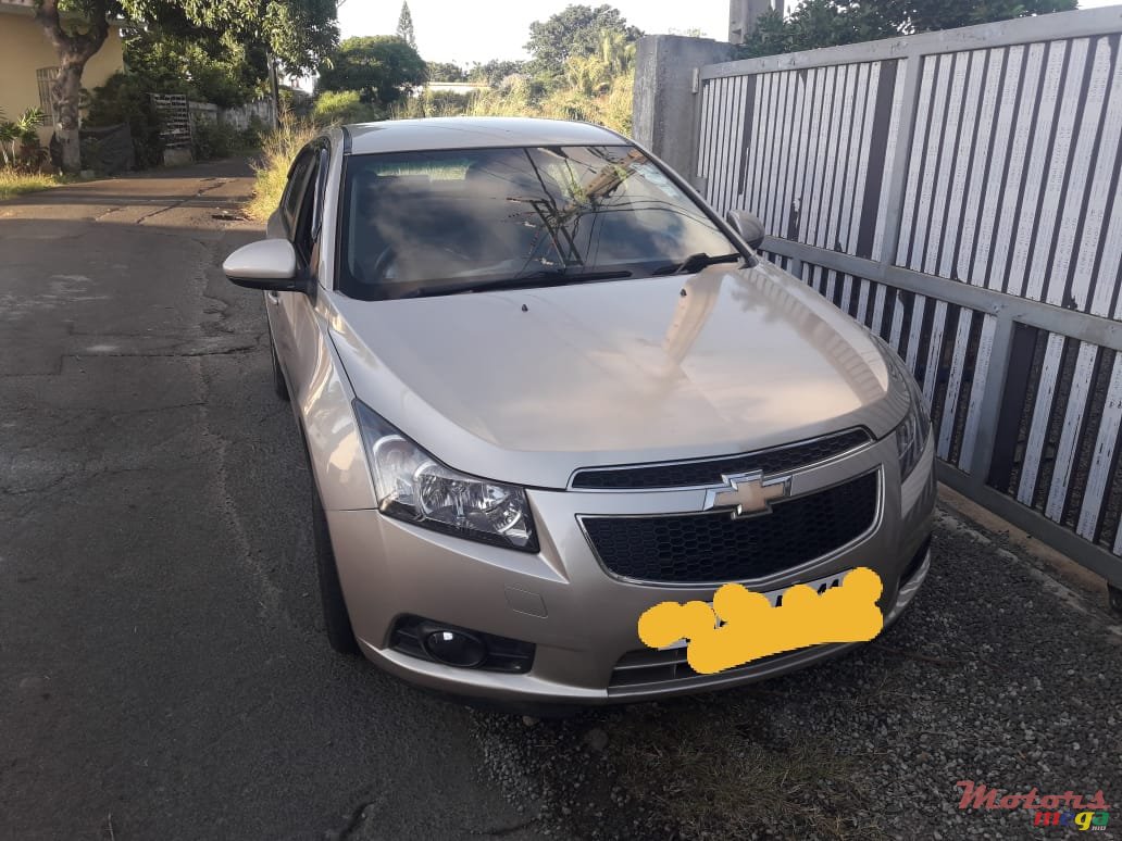 2011' Chevrolet Cruze photo #6