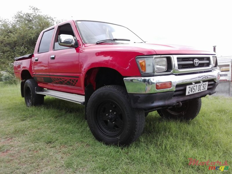 1992' Toyota Hilux 4x4 photo #1