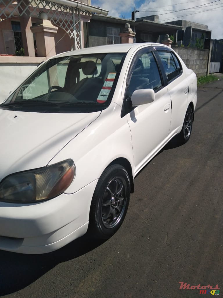 2000' Toyota photo #4