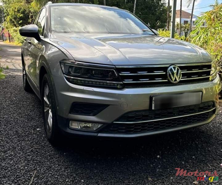 2017' Volkswagen Tiguan Allspace photo #4