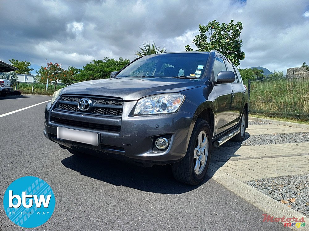 2012' Toyota RAV4 photo #2