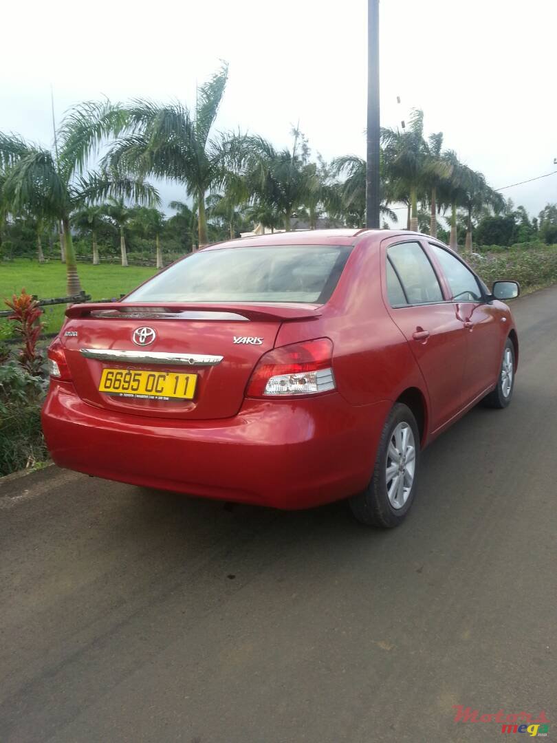 2011' Toyota Yaris manuel photo #2