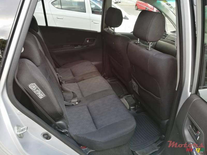 2002' Toyota Verso Spacio photo #7