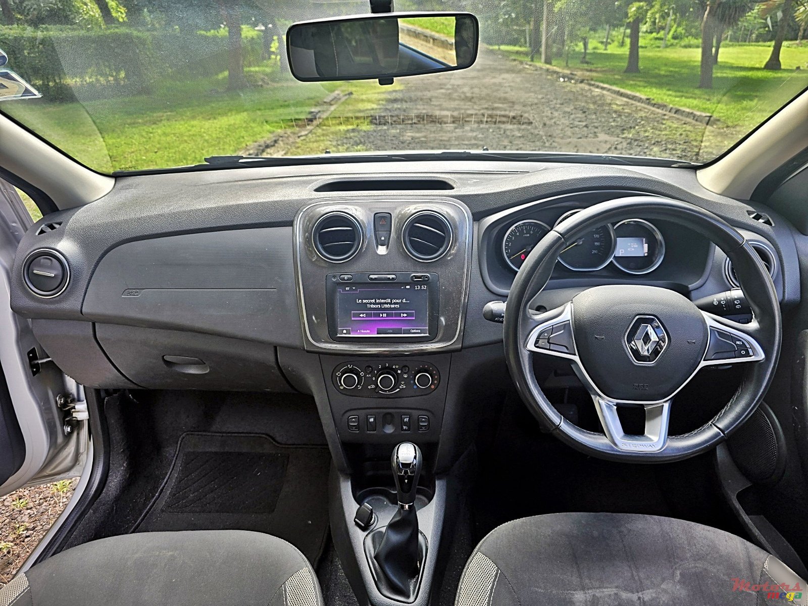 2020' Renault Sandero photo #4