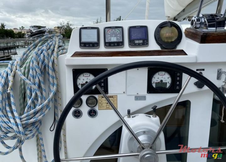 2000' Lagoon photo #6