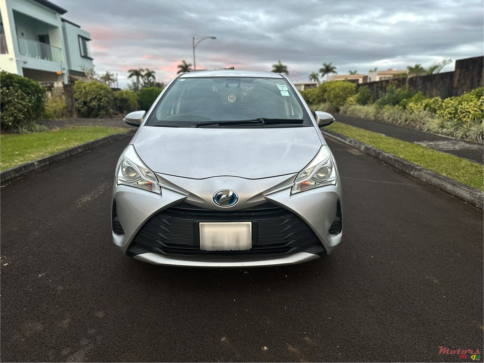 2017' Toyota Vitz Hybrid photo #1