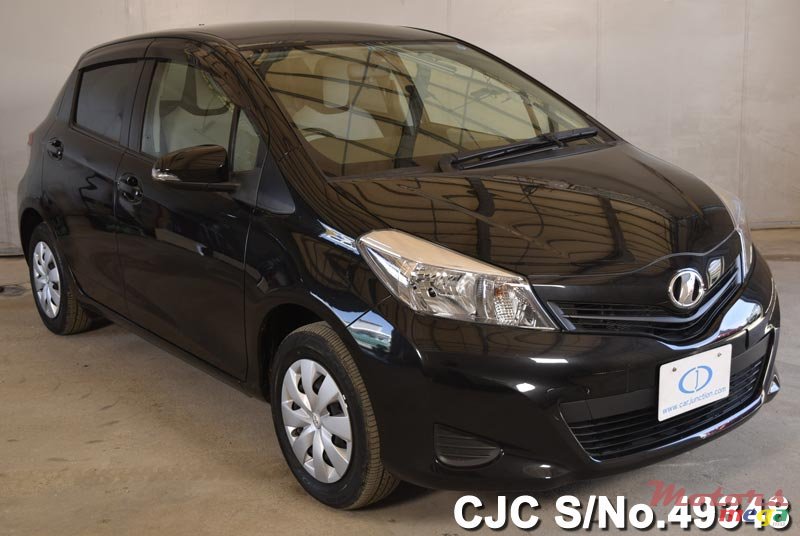 2013' Toyota Vitz photo #1