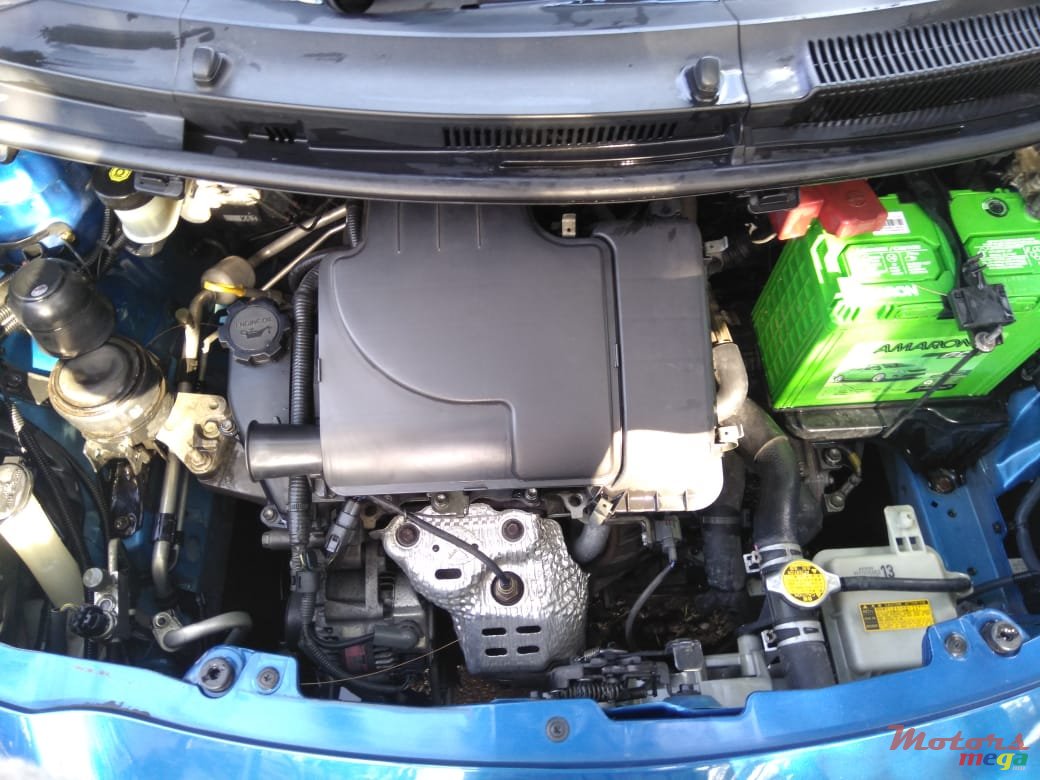 2009' Toyota Vitz photo #4