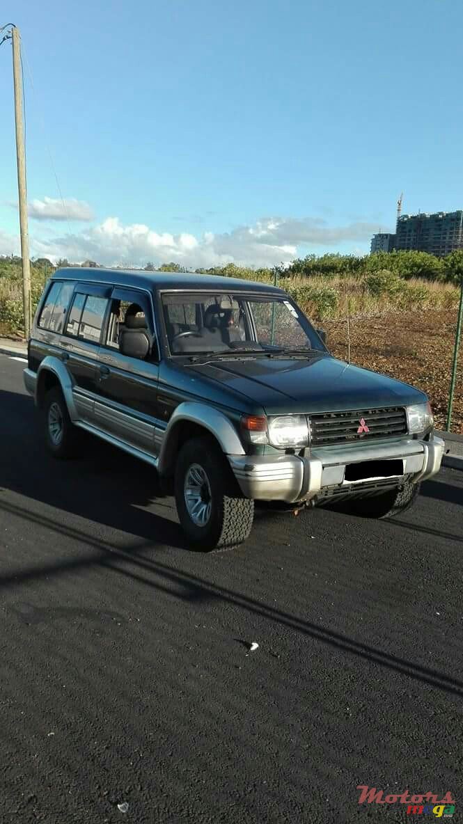 1993' Mitsubishi Pajero photo #2
