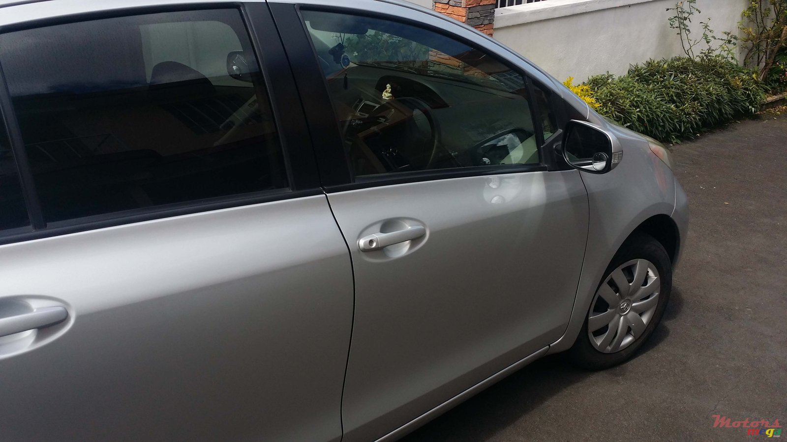 2010' Toyota Vitz photo #4