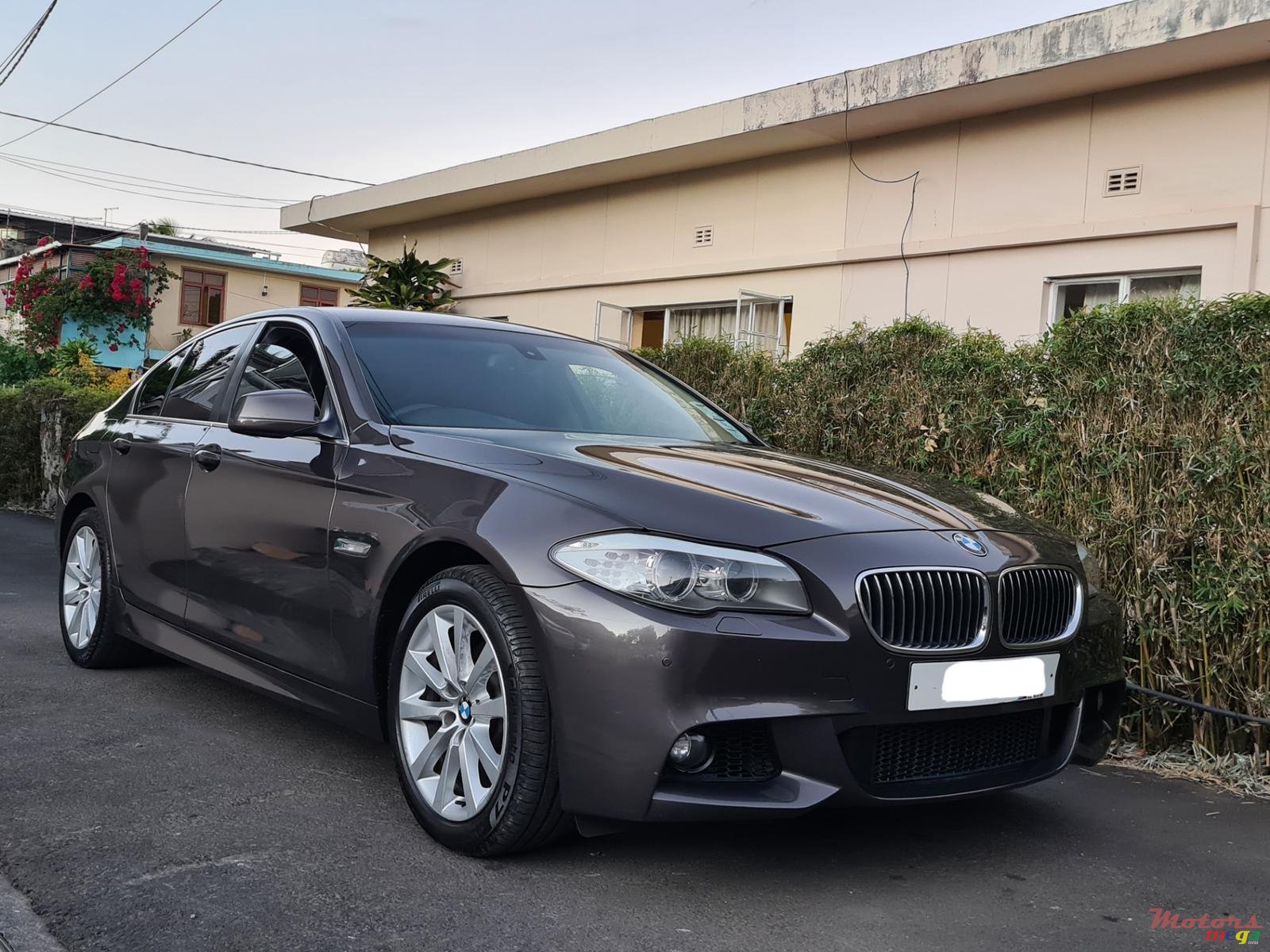 2012' BMW 520i M-sport photo #3
