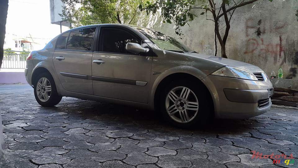 2004' Renault Megane photo #5