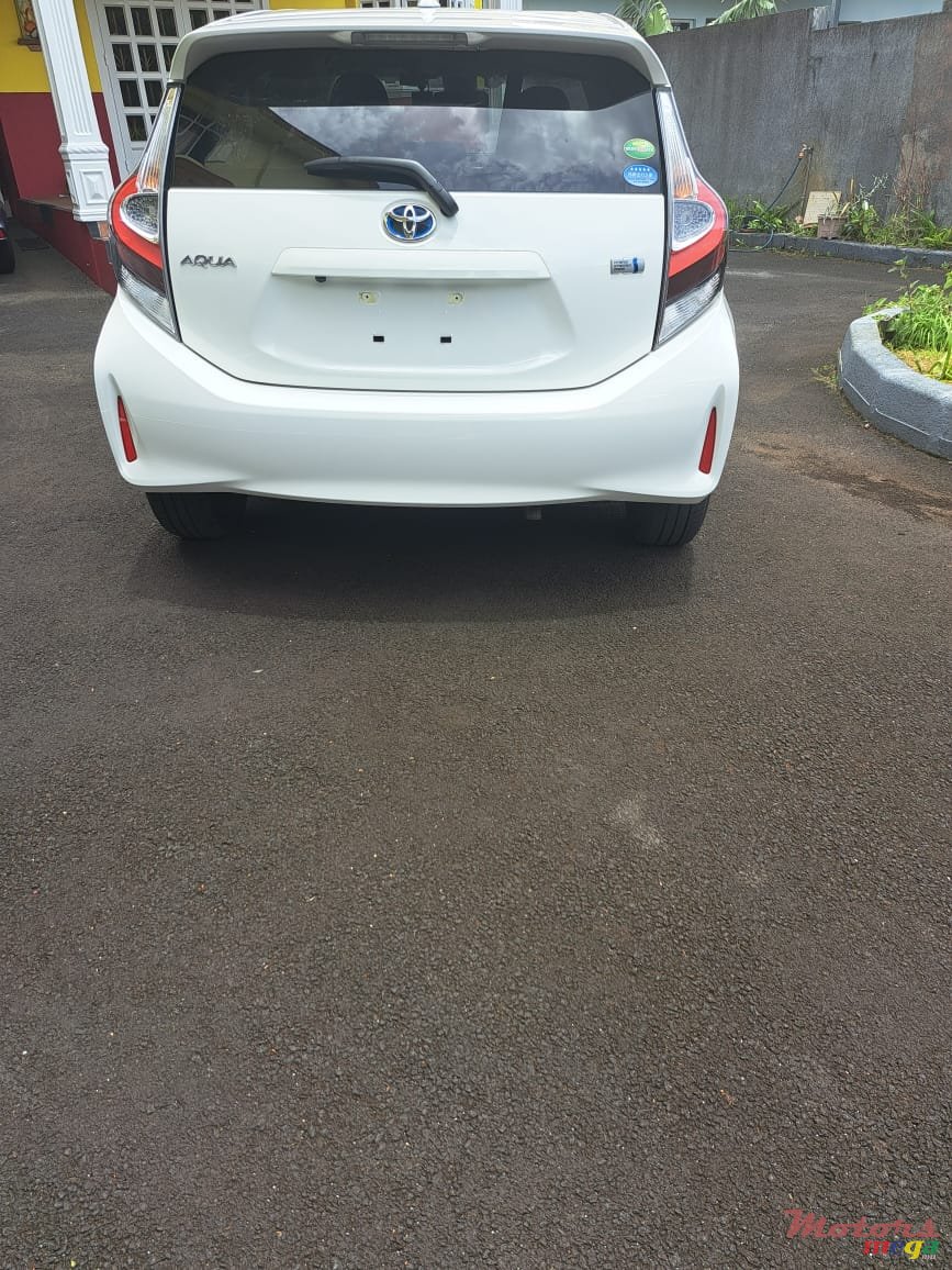 2020' Toyota Aqua photo #7