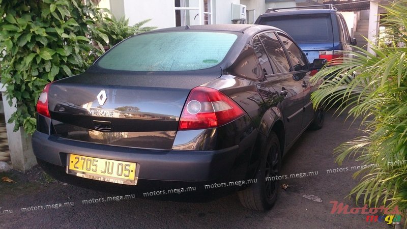 2005' Renault Megane Berline photo #2