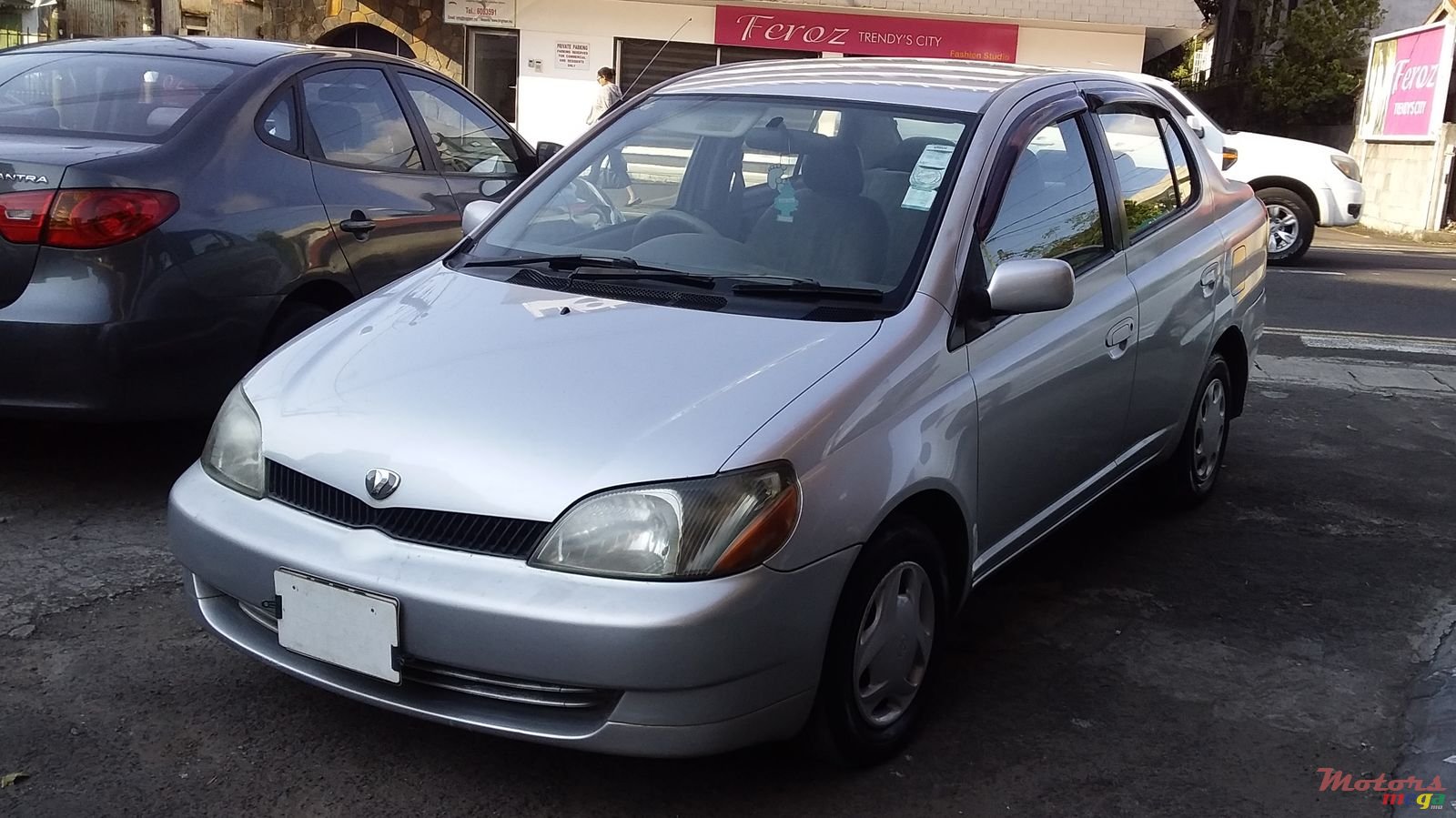 2000' Toyota Platz photo #2