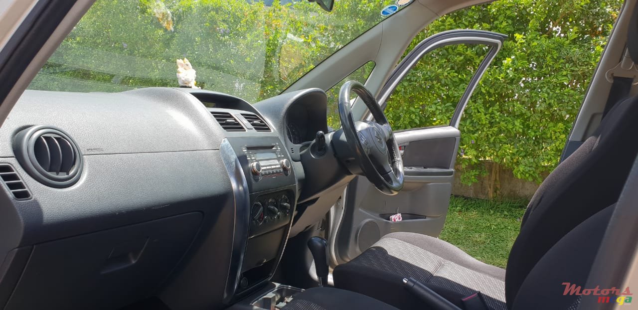 2008' Suzuki SX4 photo #2