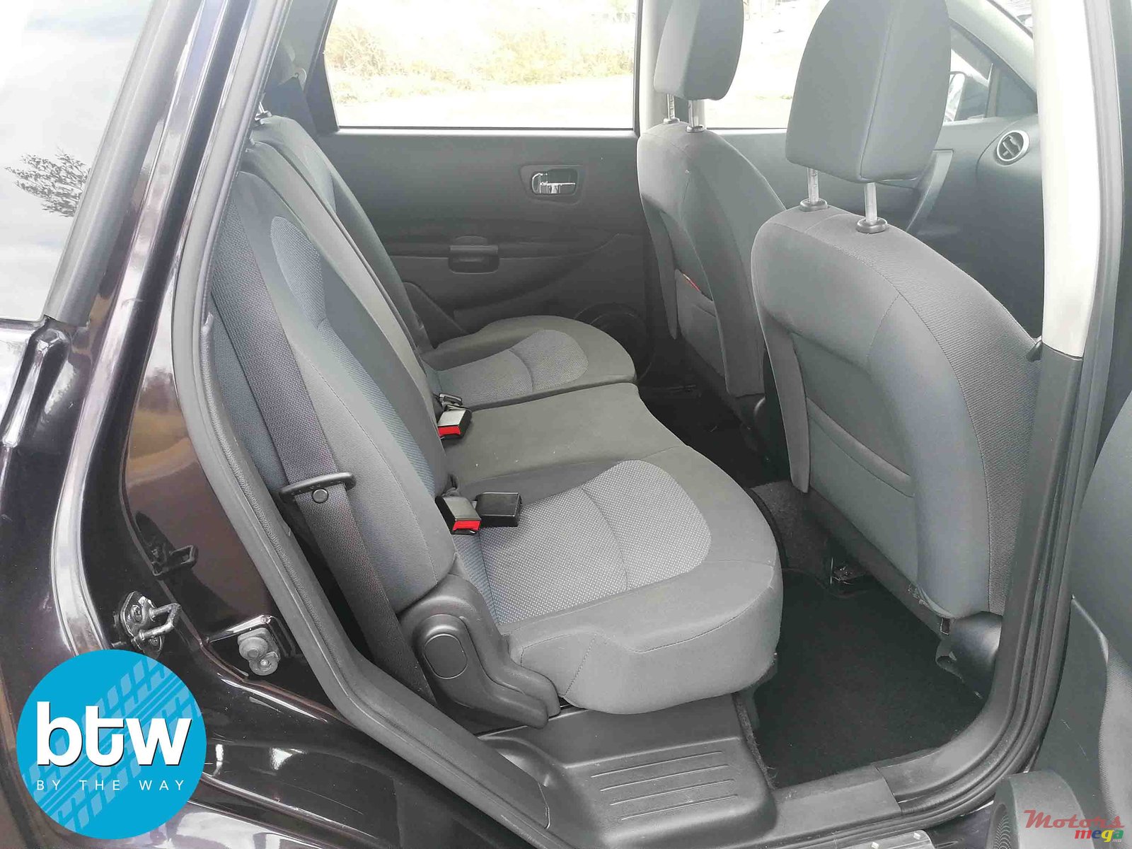 2012' Nissan Qashqai+2 7-searter photo #4