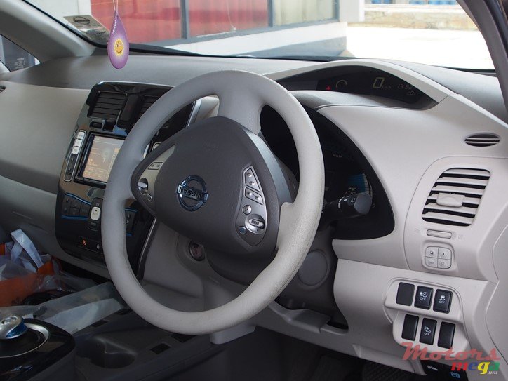 2012' Nissan Leaf photo #3