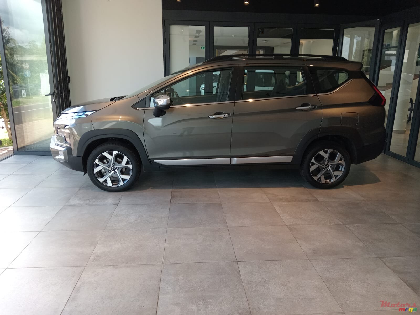 2025' Mitsubishi photo #3