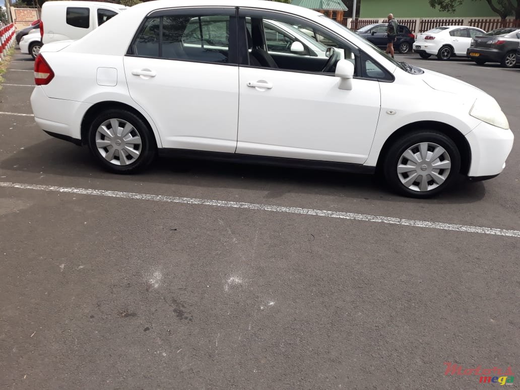 2008' Nissan Tiida photo #1