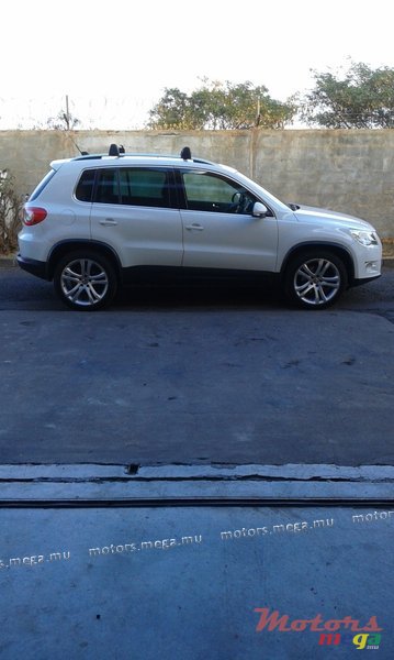 2009' Volkswagen Tiguan TSI photo #3