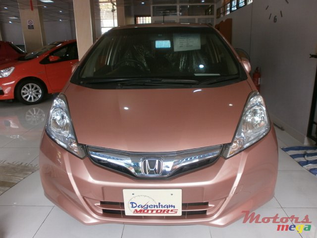 2013' Honda Fit Aria she's hybrid photo #1