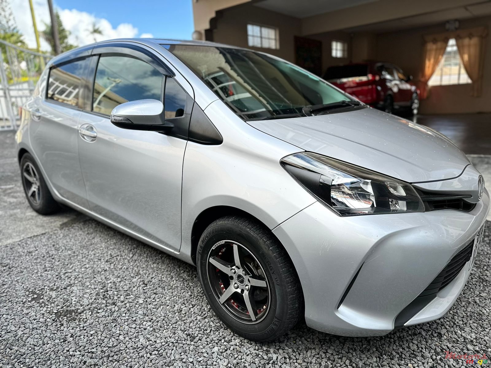 2015' Toyota Vitz photo #1