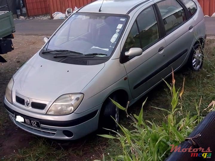 2002' Renault Scenic 1.4l petrol photo #1