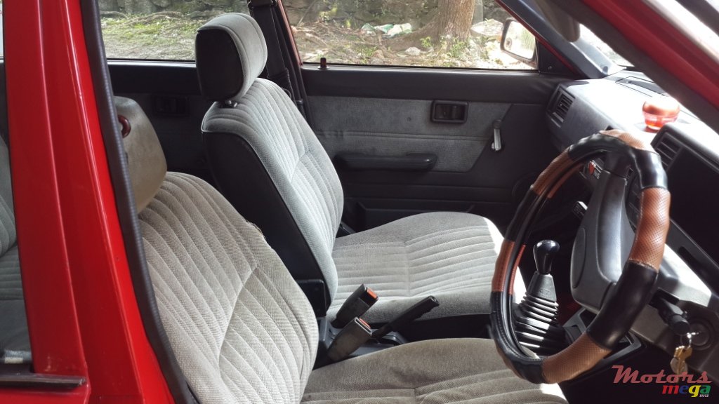 1990' Nissan Sunny photo #4