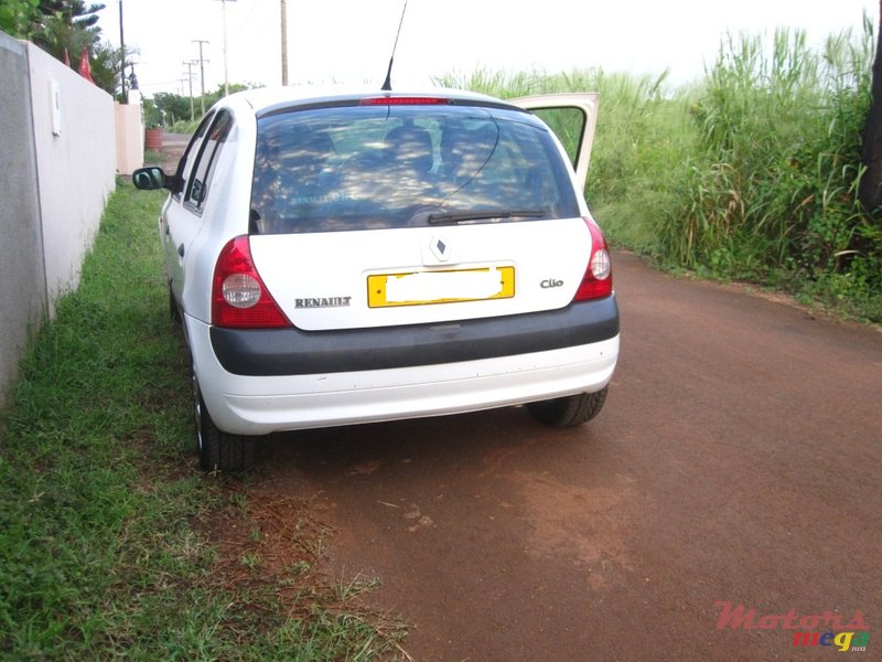 2002' Renault Clio PH2 photo #5