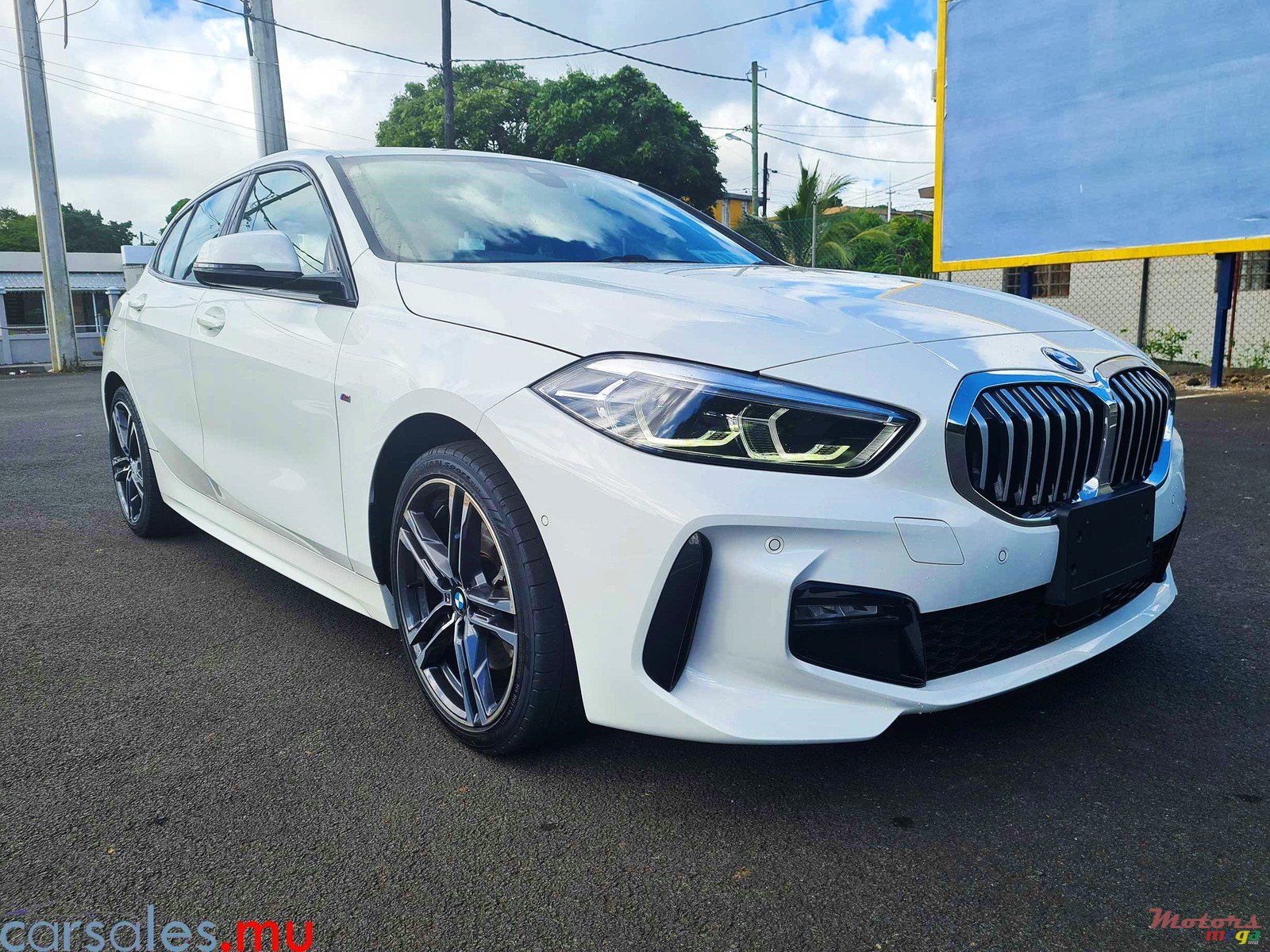 2020' BMW 118 i M Sport Line photo #2