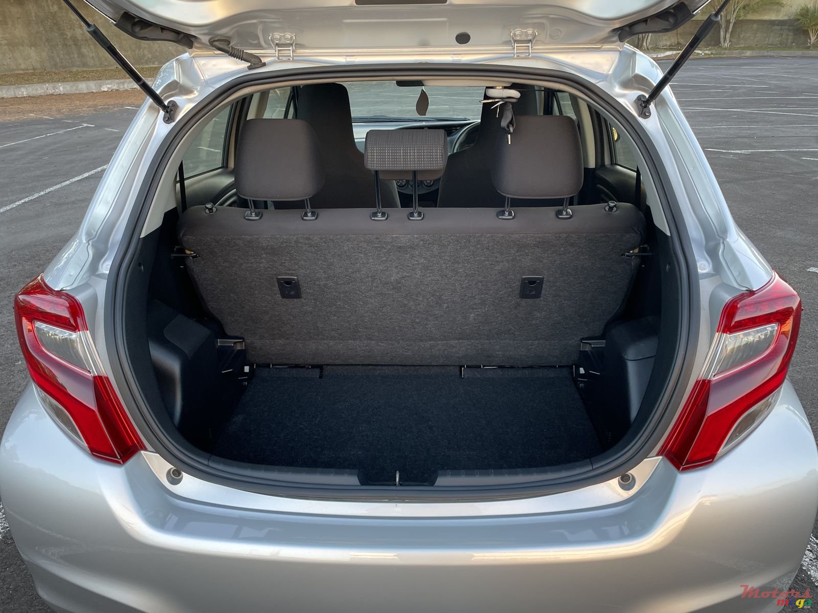 2016' Toyota Vitz photo #6