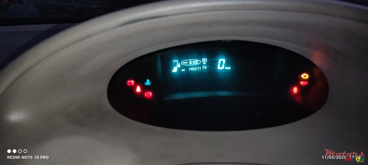 2005' Toyota Platz Nil photo #2