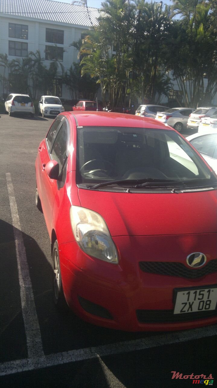 2008' Toyota Vitz photo #1