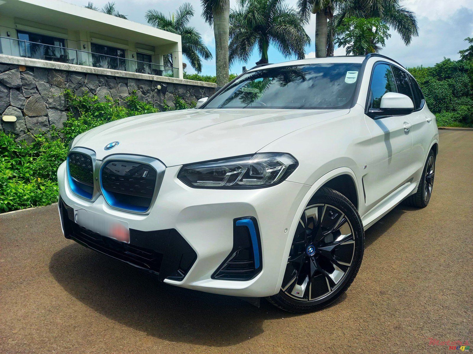2023' BMW iX3 M Sport 210Kw photo #3