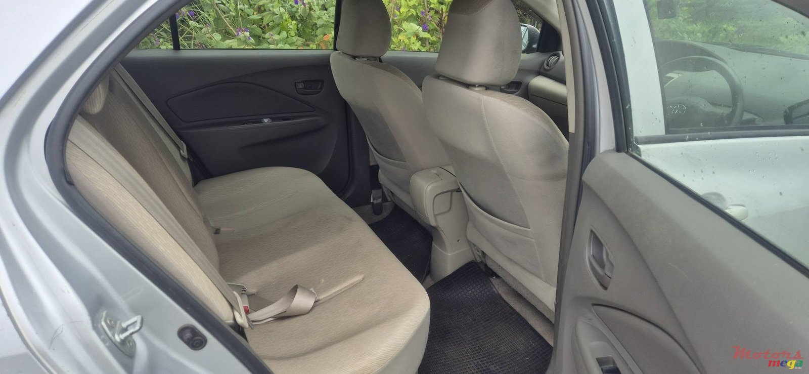 2008' Toyota Yaris photo #6